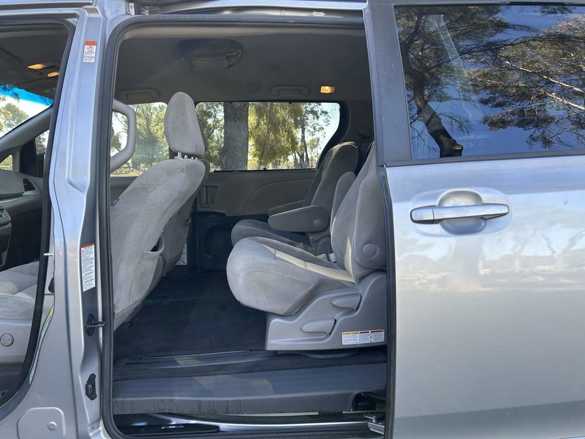 Used 2015 Toyota Sienna LE FWD image 18