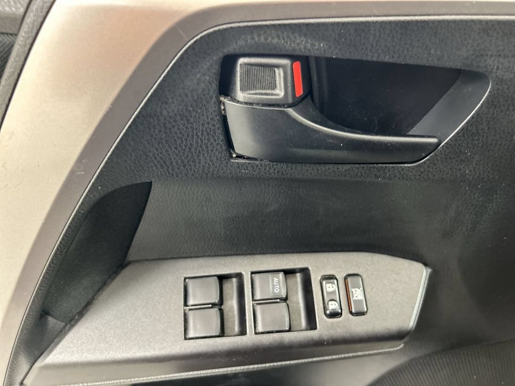 Used 2016 Toyota RAV4 LE AWD/4WD image 11