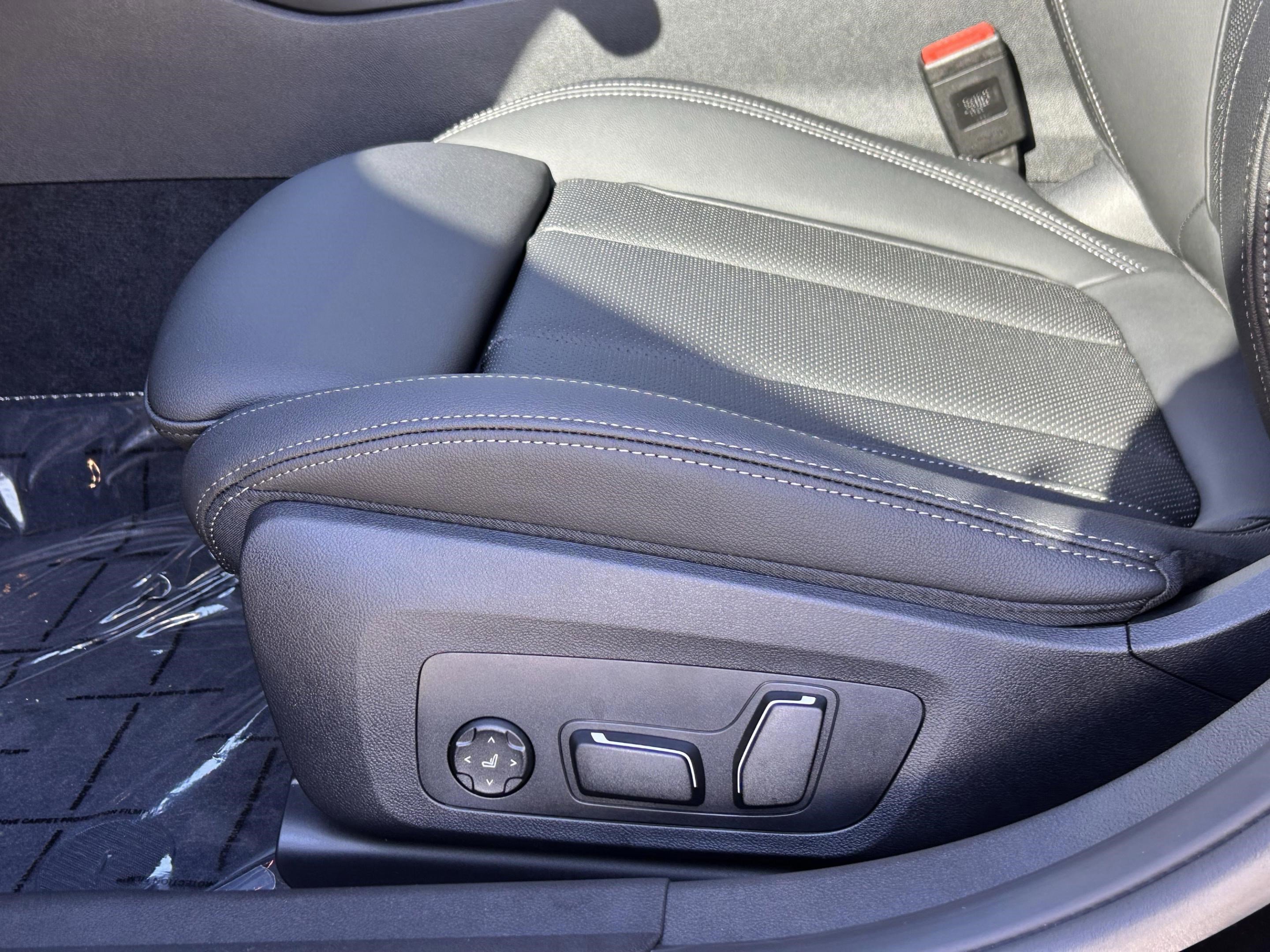 Used 2026 BMW 330i Sedan w/ Convenience Package image 23