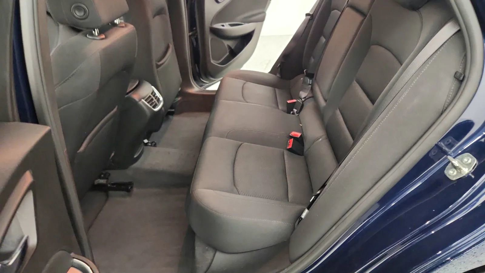 Used 2020 Chevrolet Malibu LT image 32