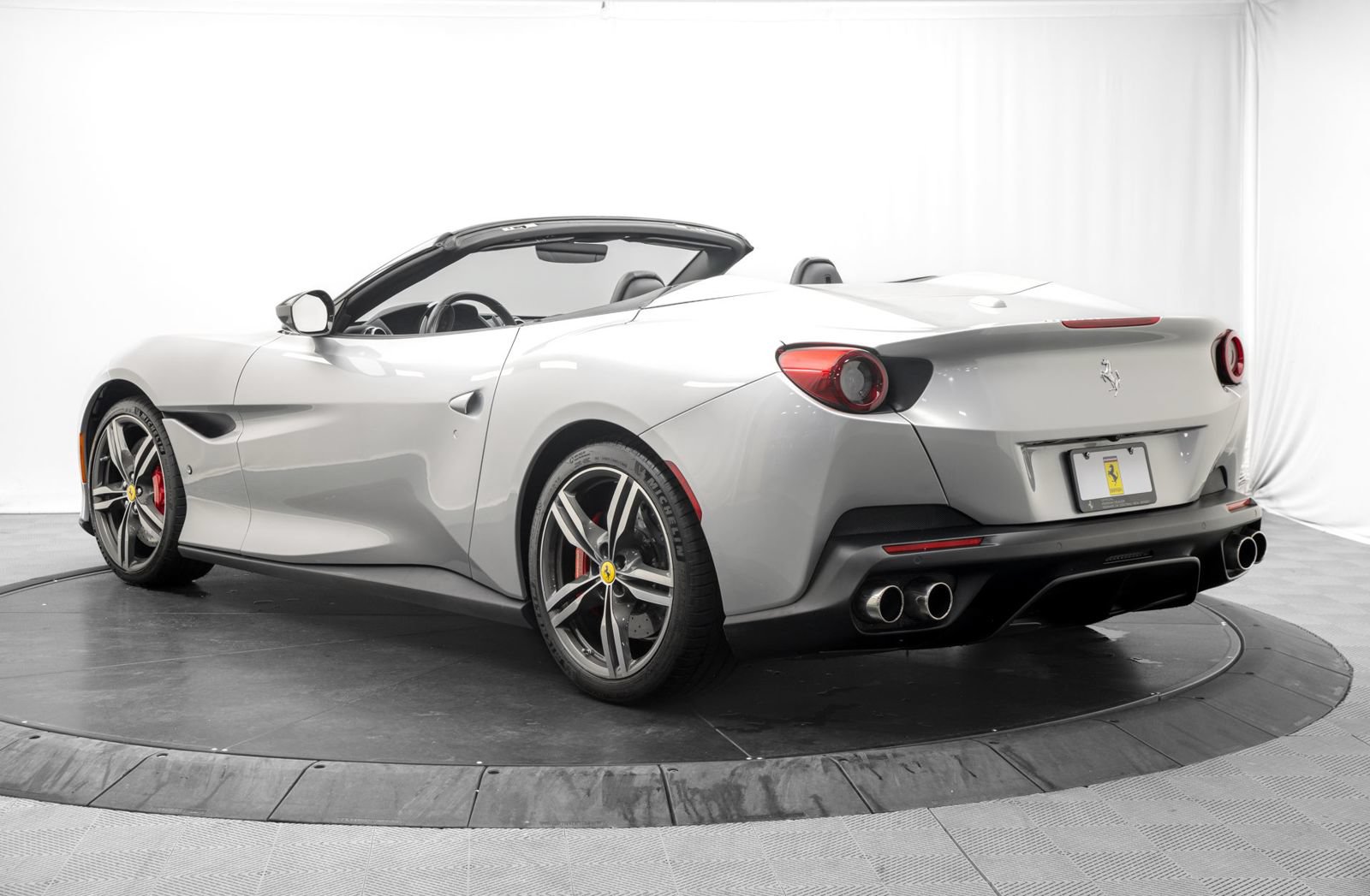 Used 2019 Ferrari Portofino RWD image 5