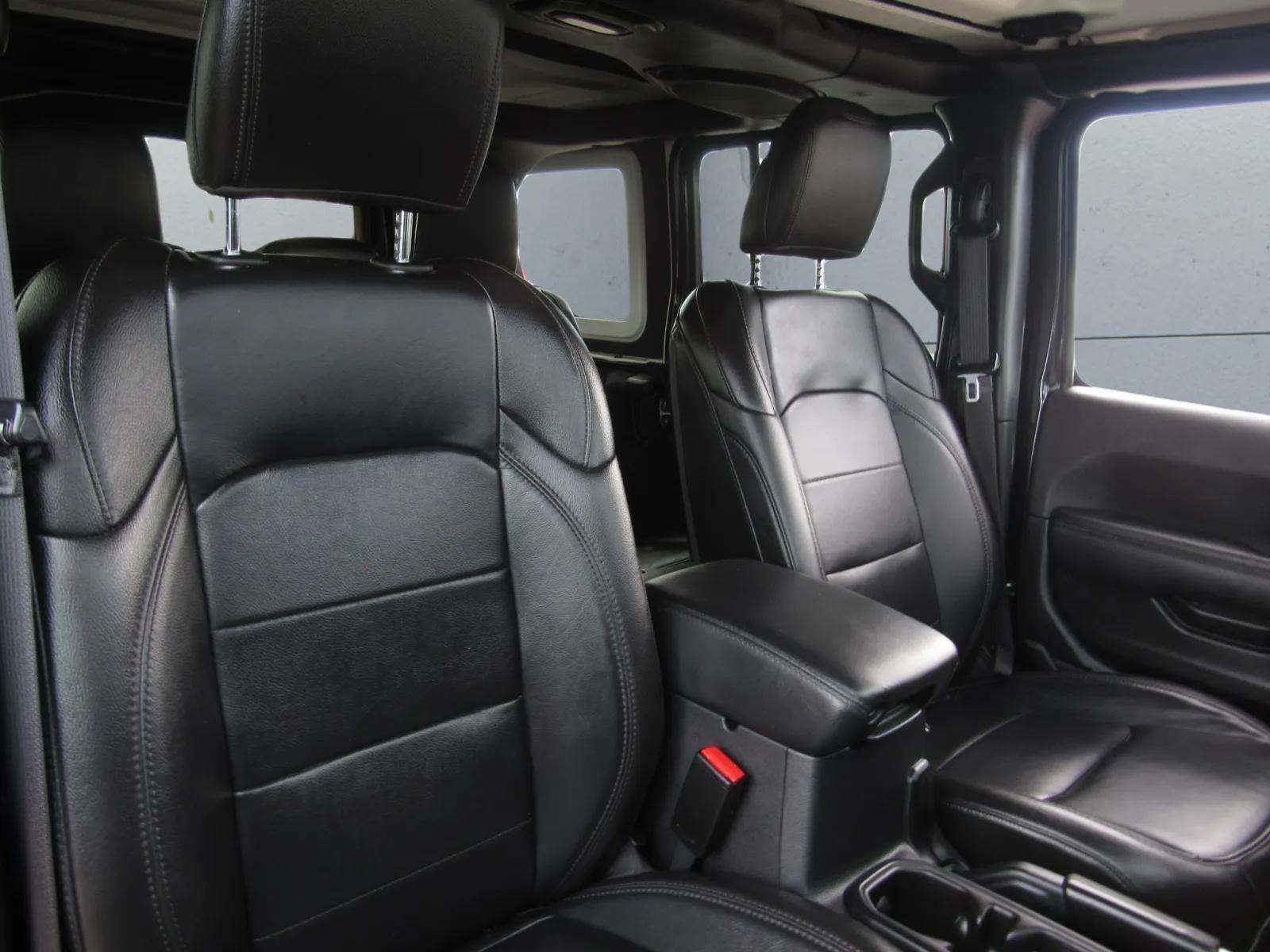 Used 2023 Jeep Wrangler Unlimited Sahara AWD/4WD image 10