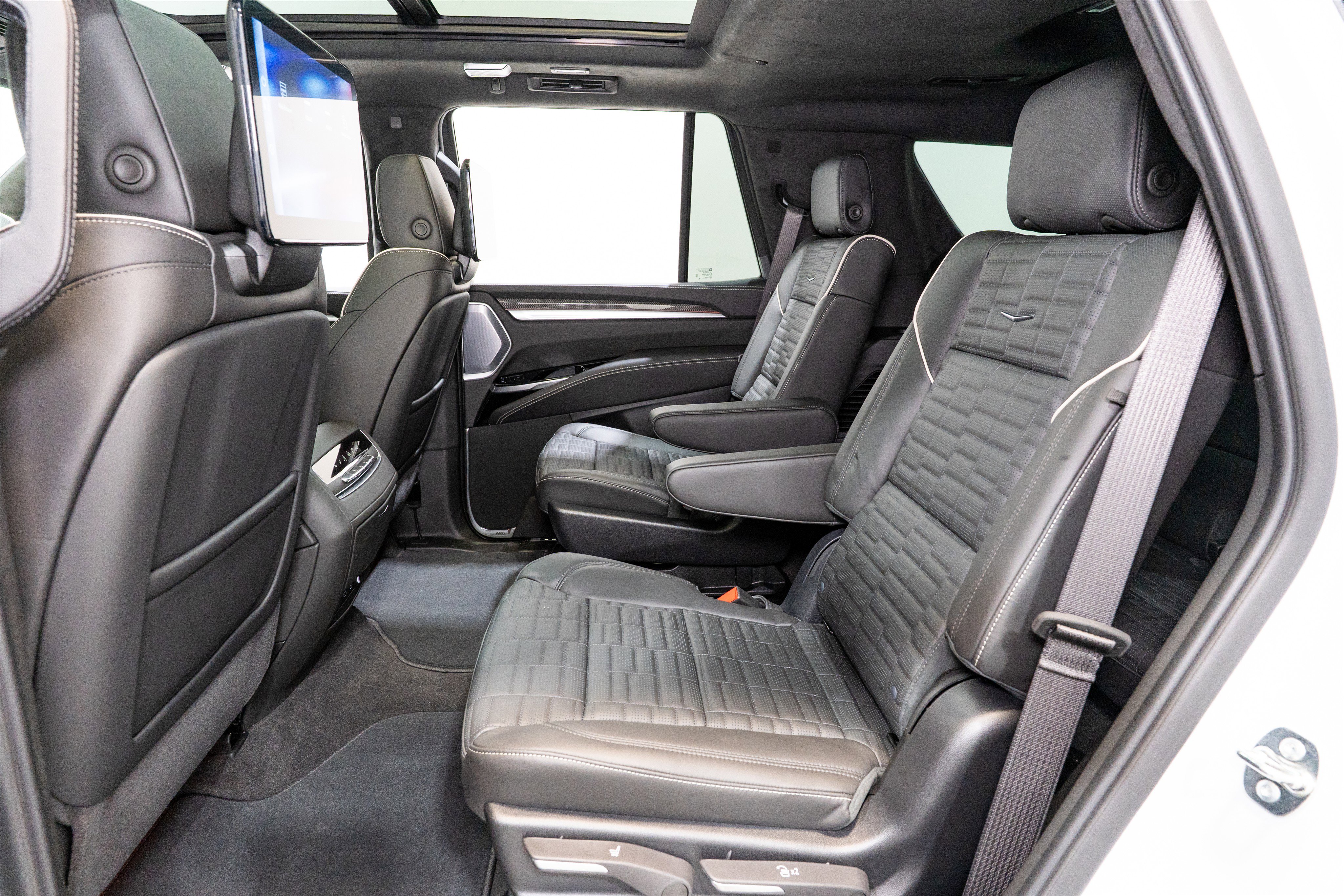 Used 2026 Cadillac Escalade V w/ LPO, ONYX Package AWD/4WD image 43