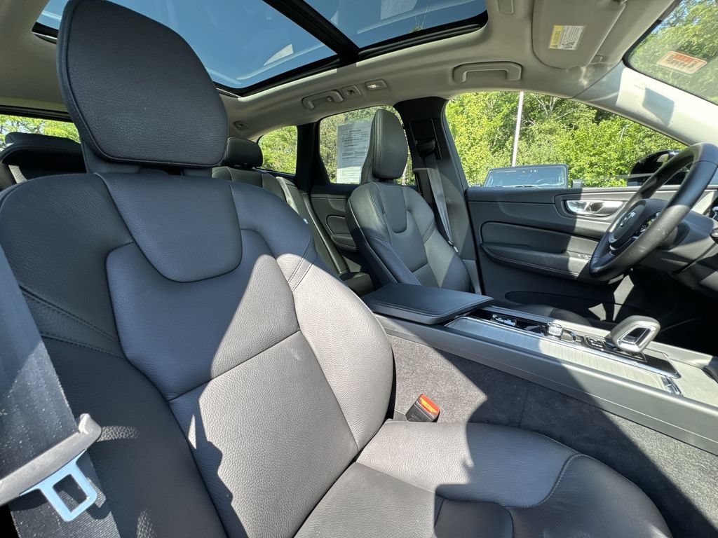 Used 2025 Volvo XC60 B5 Plus AWD/4WD image 27