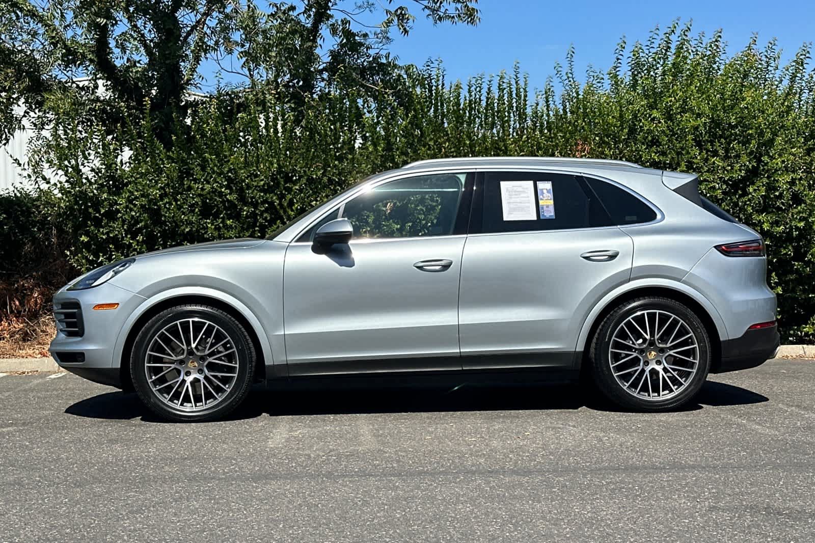 Used 2023 Porsche Cayenne Platinum Edition AWD/4WD image 6