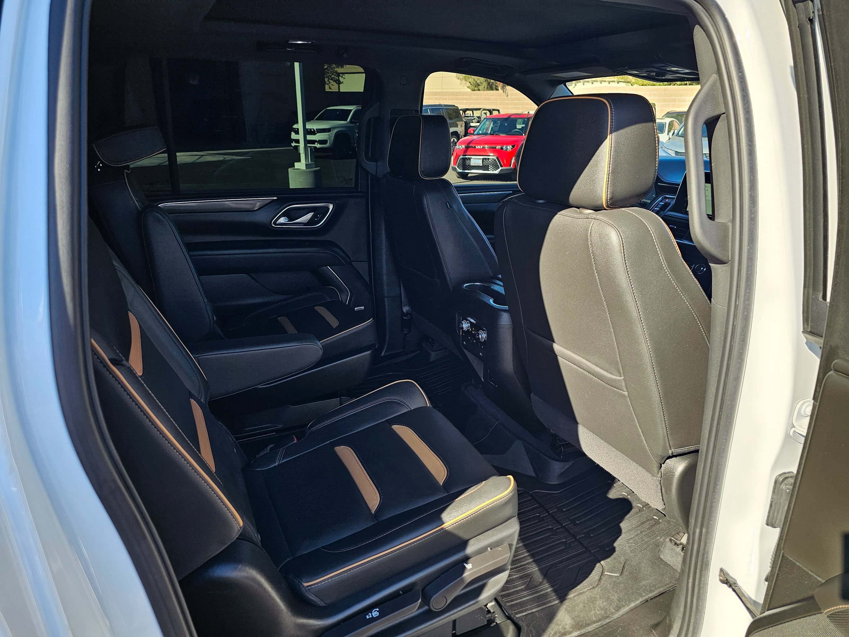 Used 2022 GMC Yukon XL AT4 w/ Technology Package AWD/4WD image 43