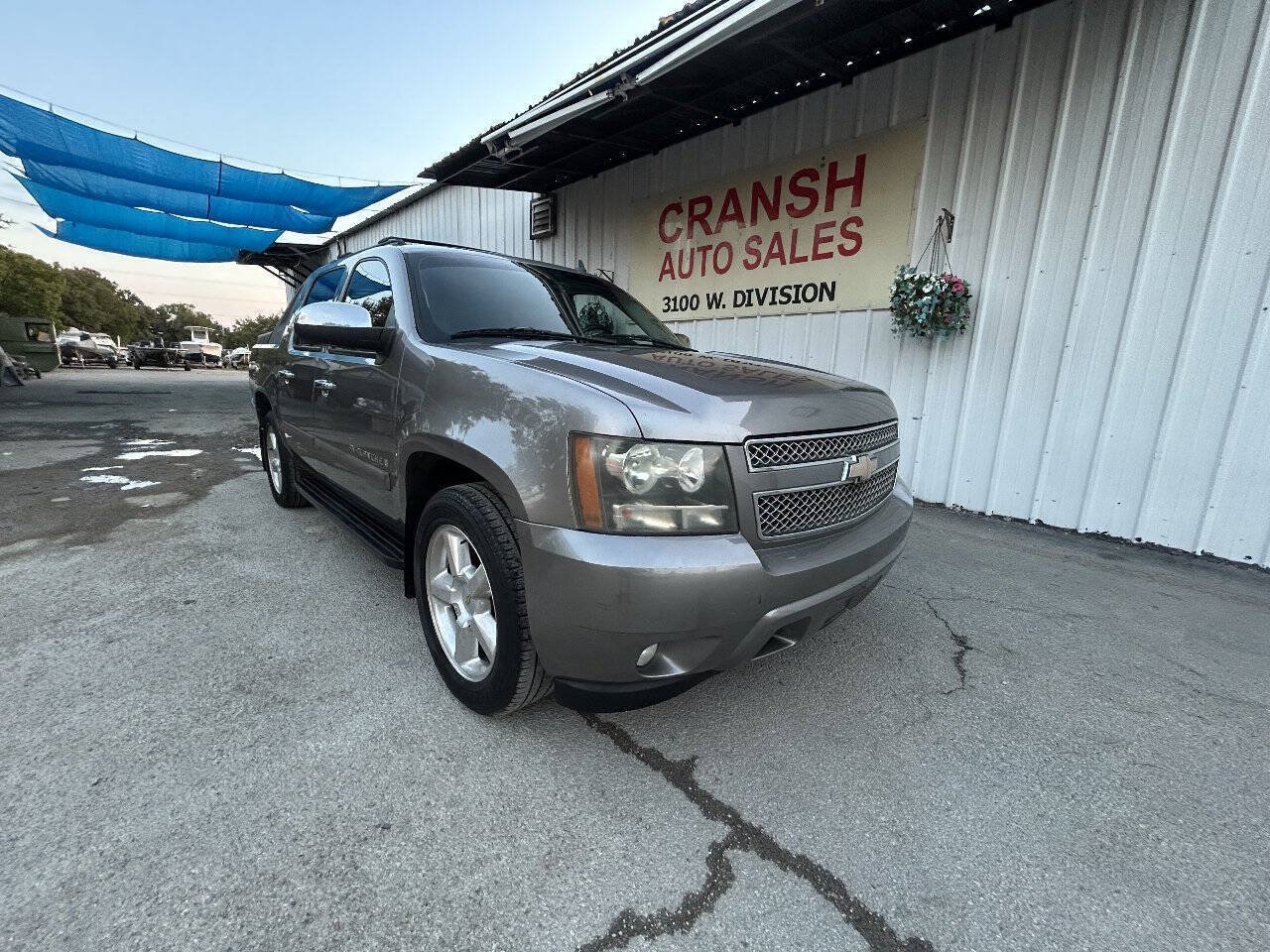 Used 2008 Chevrolet Avalanche LTZ w/ LTZ Preferred Equipment Group RWD image 2