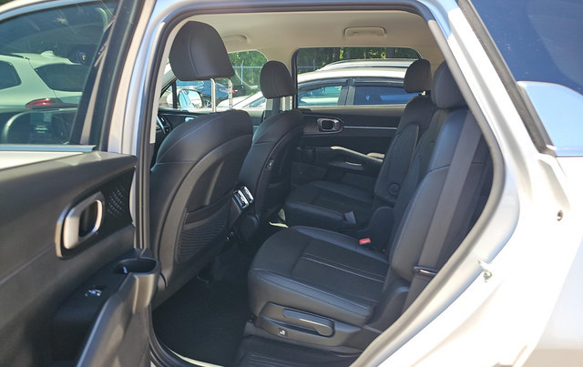 Used 2023 Kia Sorento EX AWD/4WD image 8