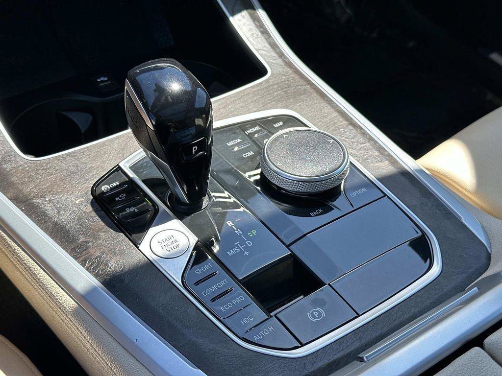 Used 2022 BMW X5 xDrive40i w/ Premium Package AWD/4WD image 16