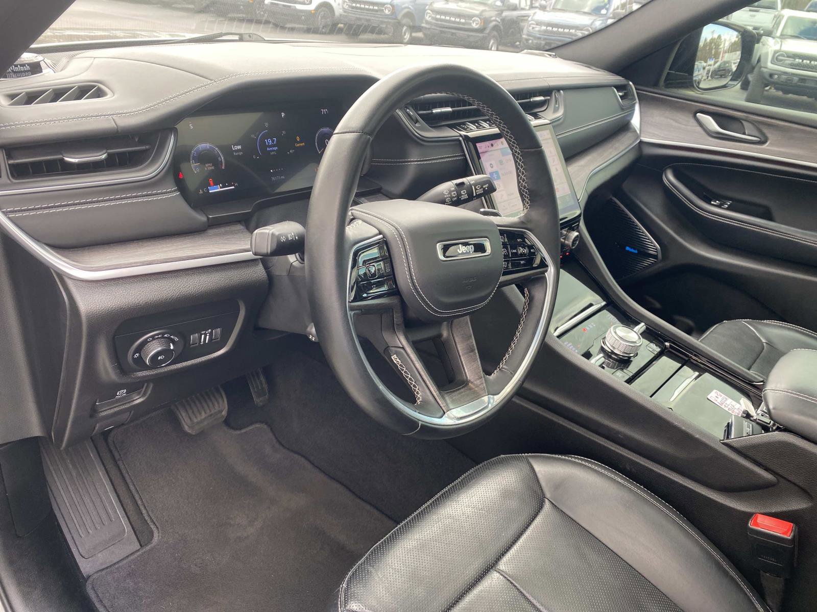 Used 2022 Jeep Grand Cherokee Overland w/ MOPAR Finishing Package image 23