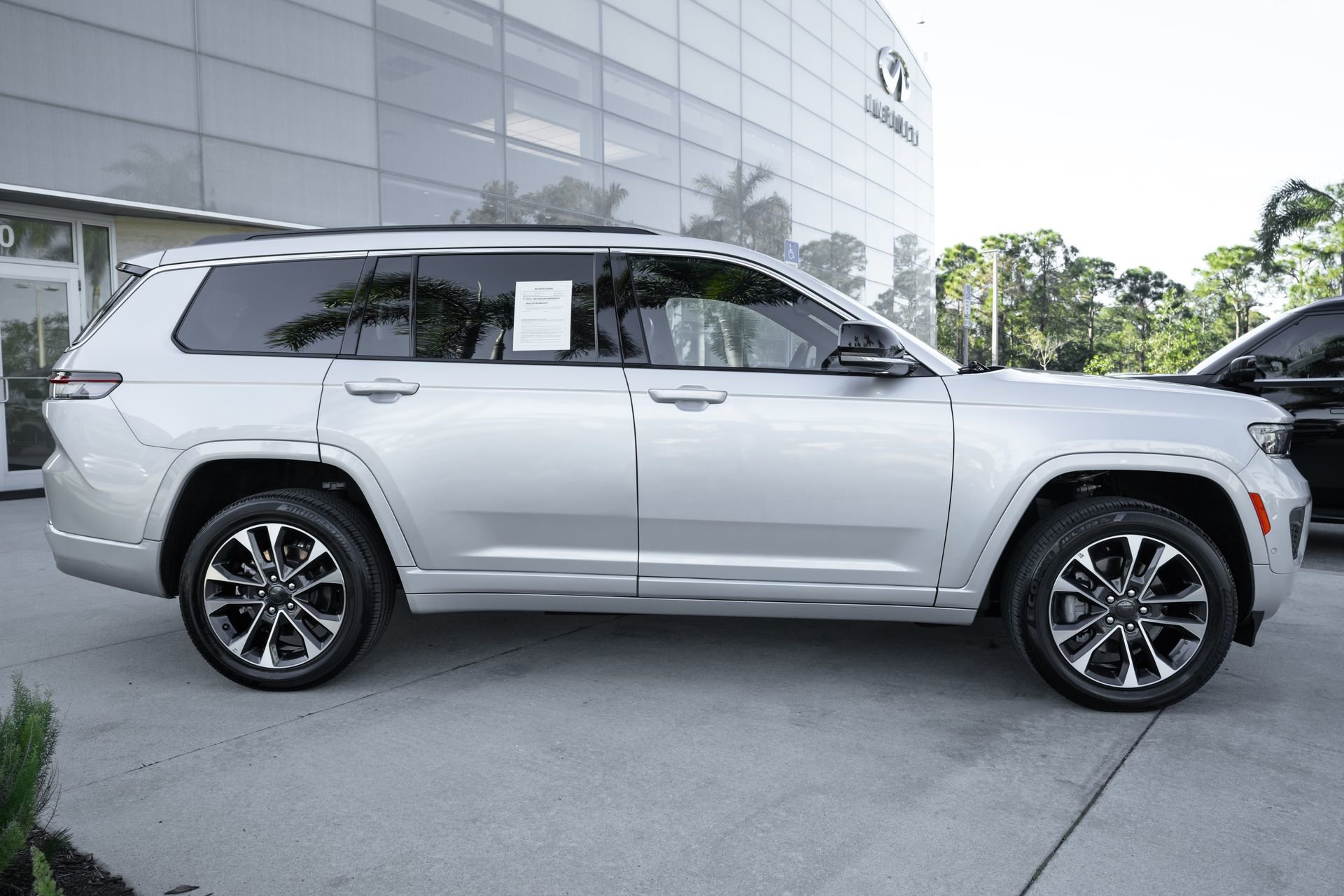 Used 2024 Jeep Grand Cherokee L Overland w/ Trailer Tow Package image 26