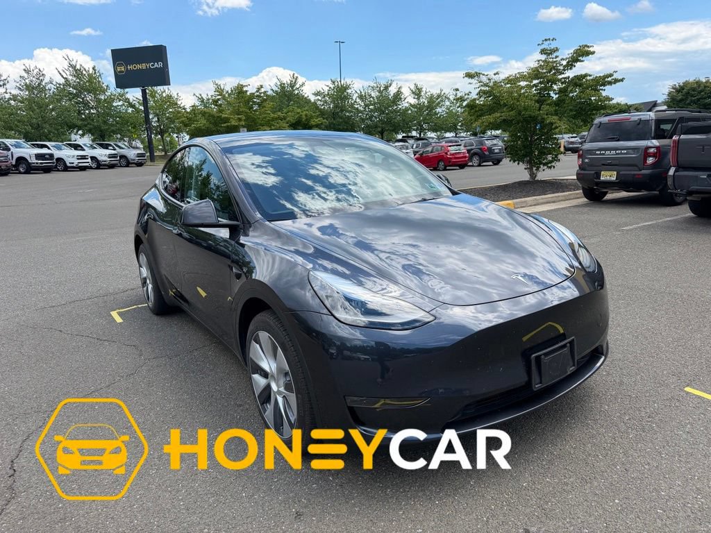 Used 2024 Tesla Model Y Long Range AWD/4WD image 1