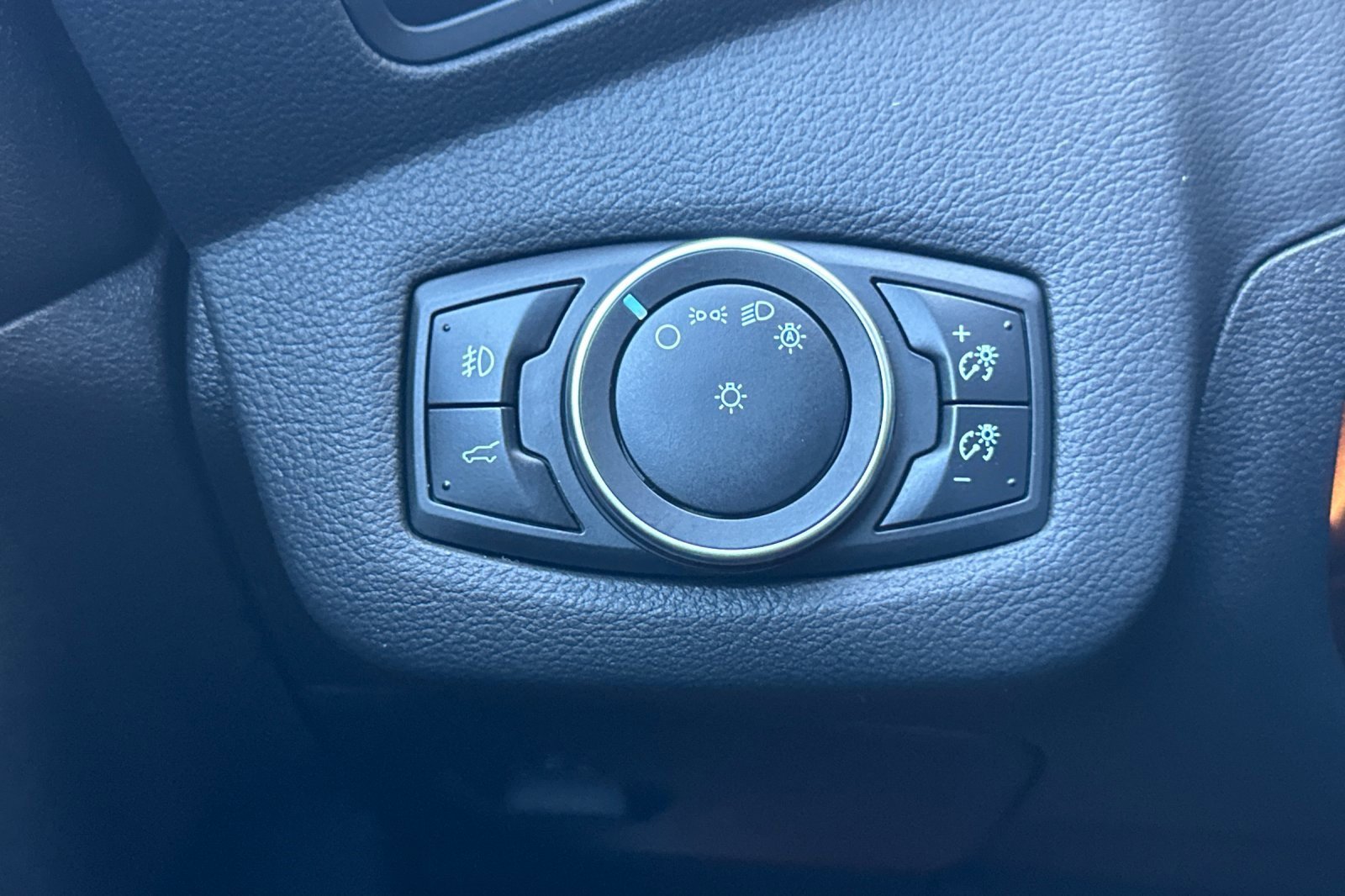 Used 2017 Ford Escape SE image 28