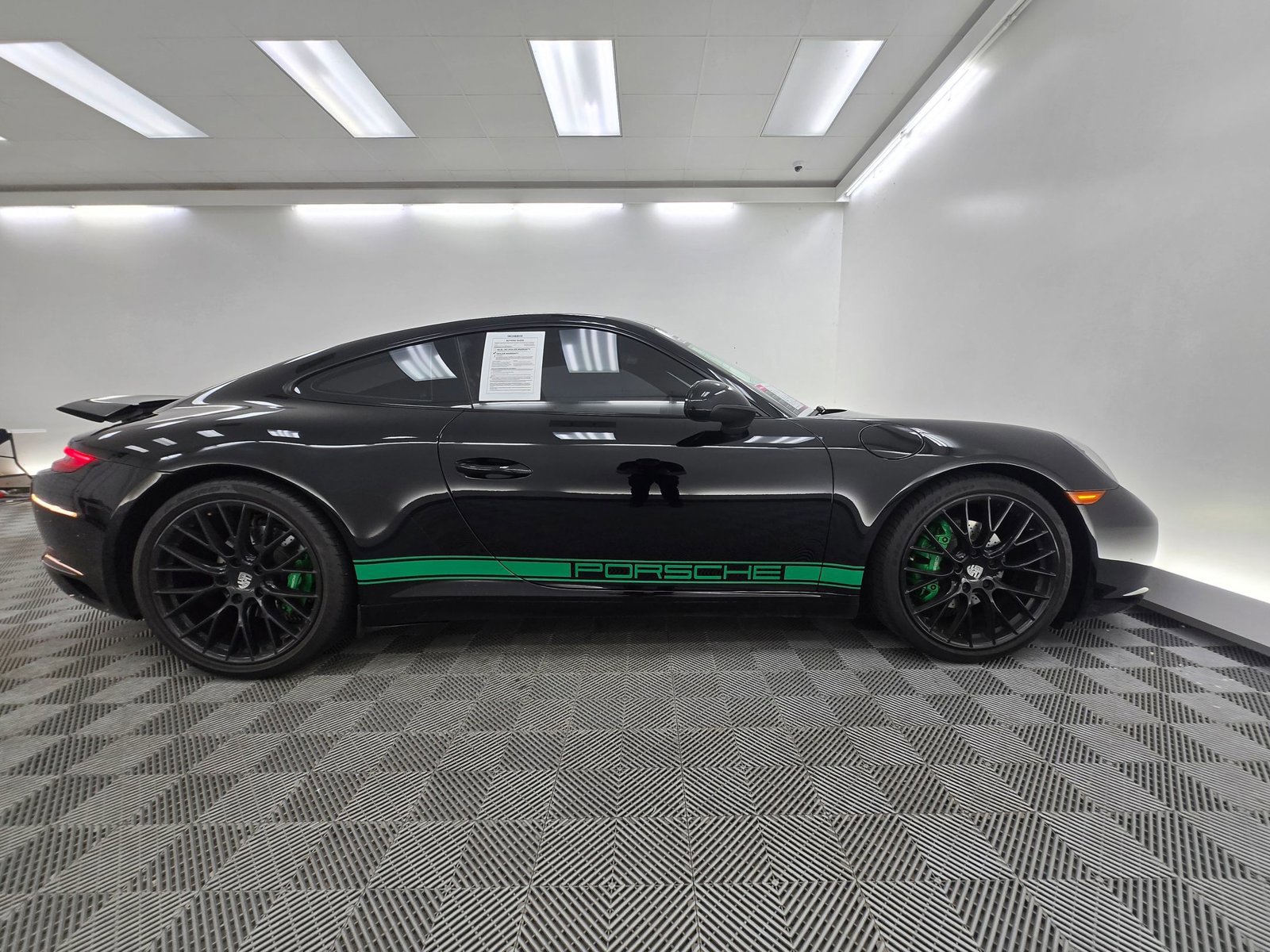 Used 2017 Porsche 911 Carrera image 8