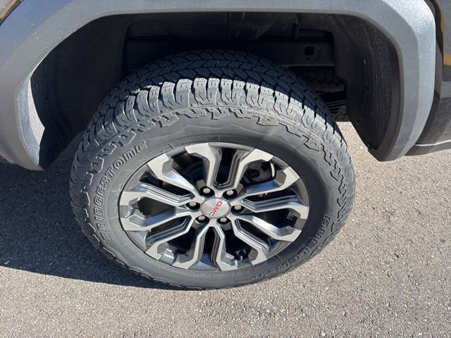 Used 2023 GMC Canyon Denali image 12