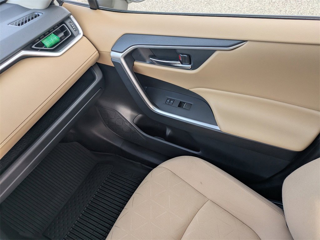 Used 2022 Toyota RAV4 XLE image 16