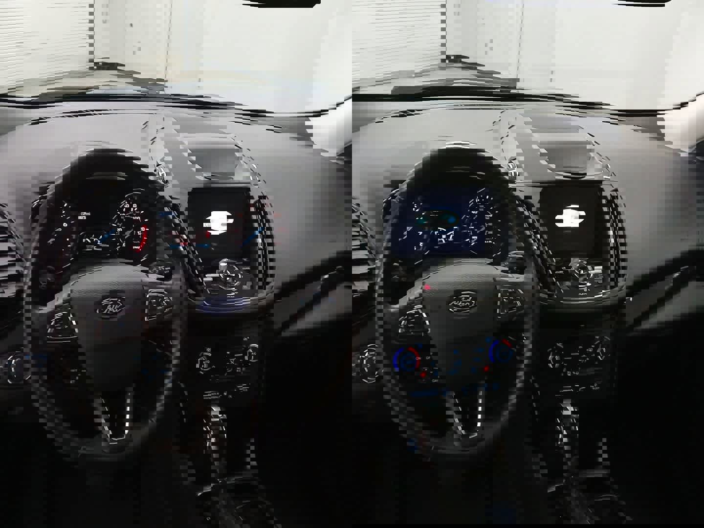 Used 2019 Ford Escape Titanium w/ U9j03 - Titanium Tow Package image 15