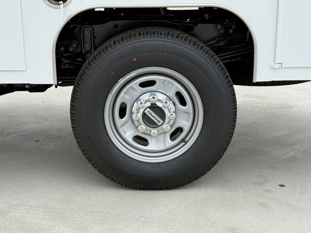 New 2026 Ford F250 XL w/ XL Chrome Package AWD/4WD image 14