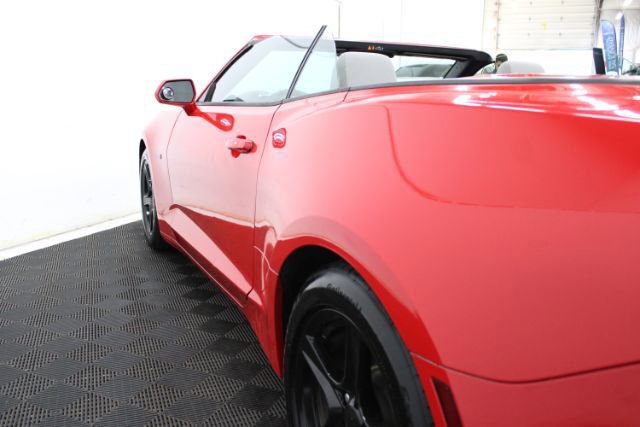 Used 2020 Chevrolet Camaro LT RWD image 8