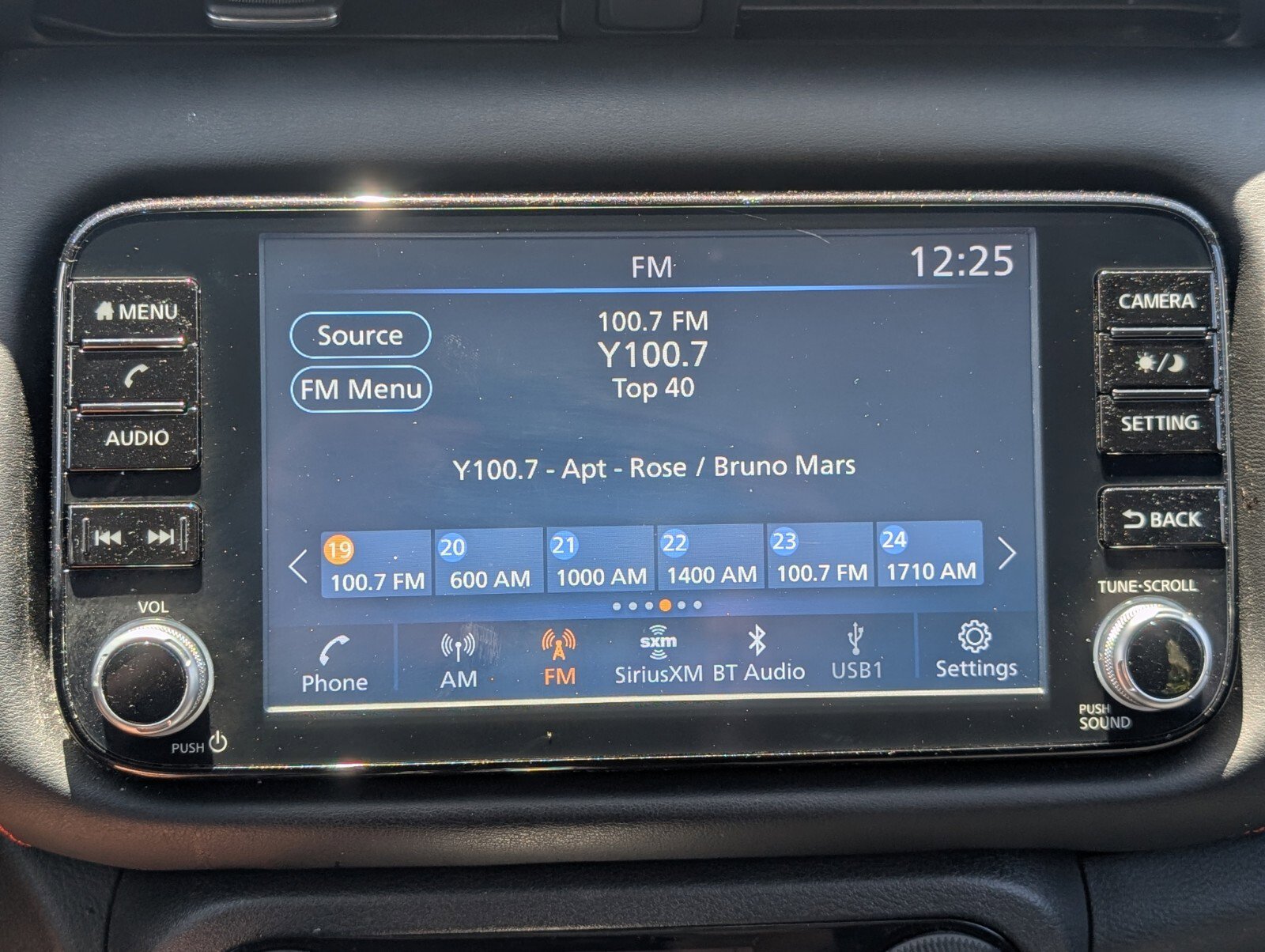 Certified 2023 Nissan Kicks SR FWD image 21