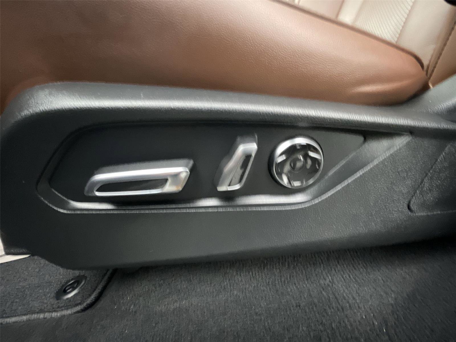 Used 2023 Acura MDX SH-AWD w/ Technology Package image 13