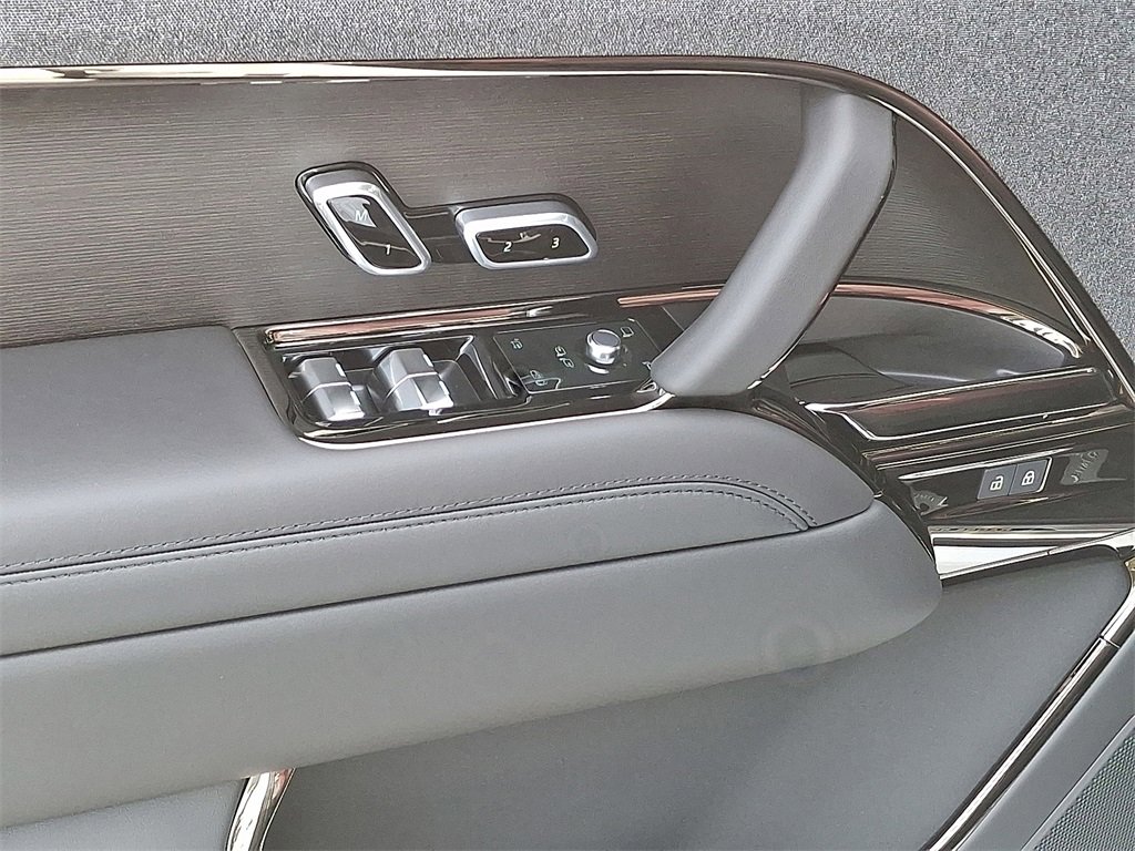 New 2025 Land Rover Range Rover Sport Dynamic SE image 9