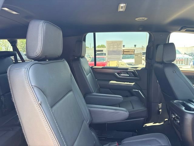 Used 2025 GMC Yukon XL Denali AWD/4WD image 31