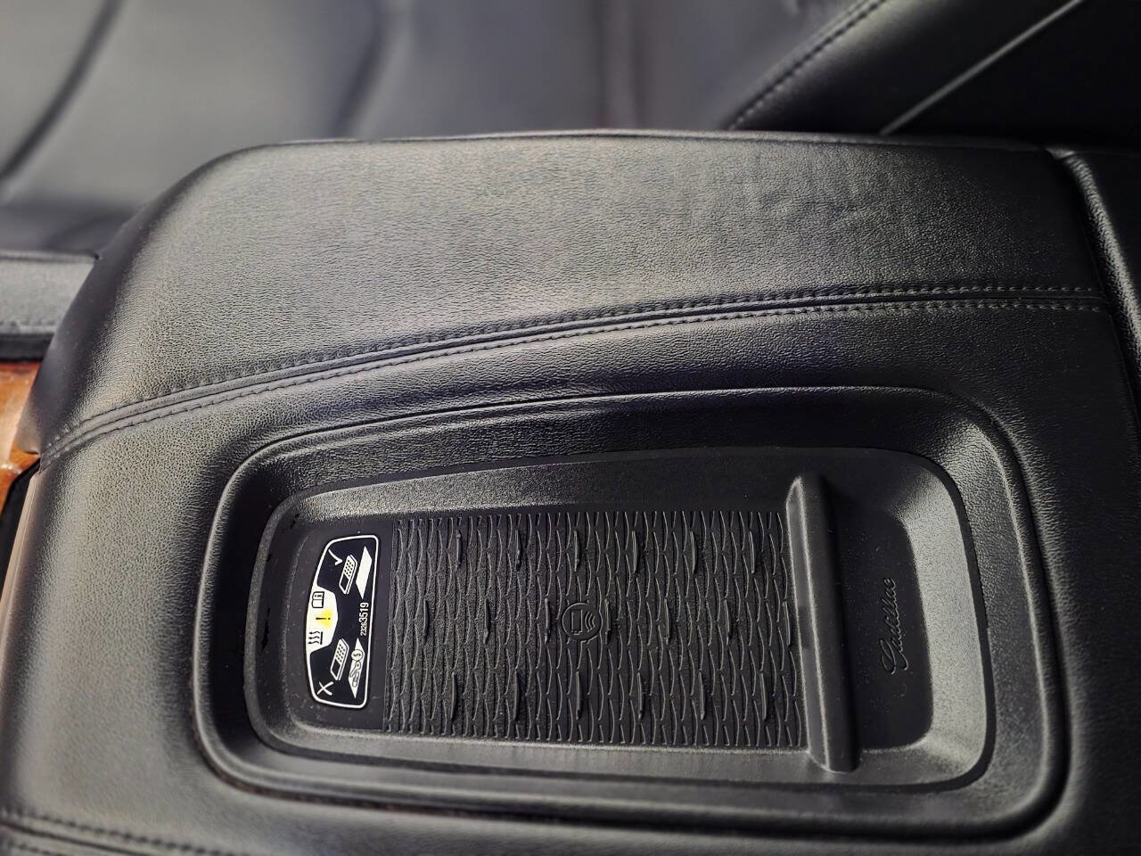 Used 2016 Cadillac Escalade ESV Luxury image 42