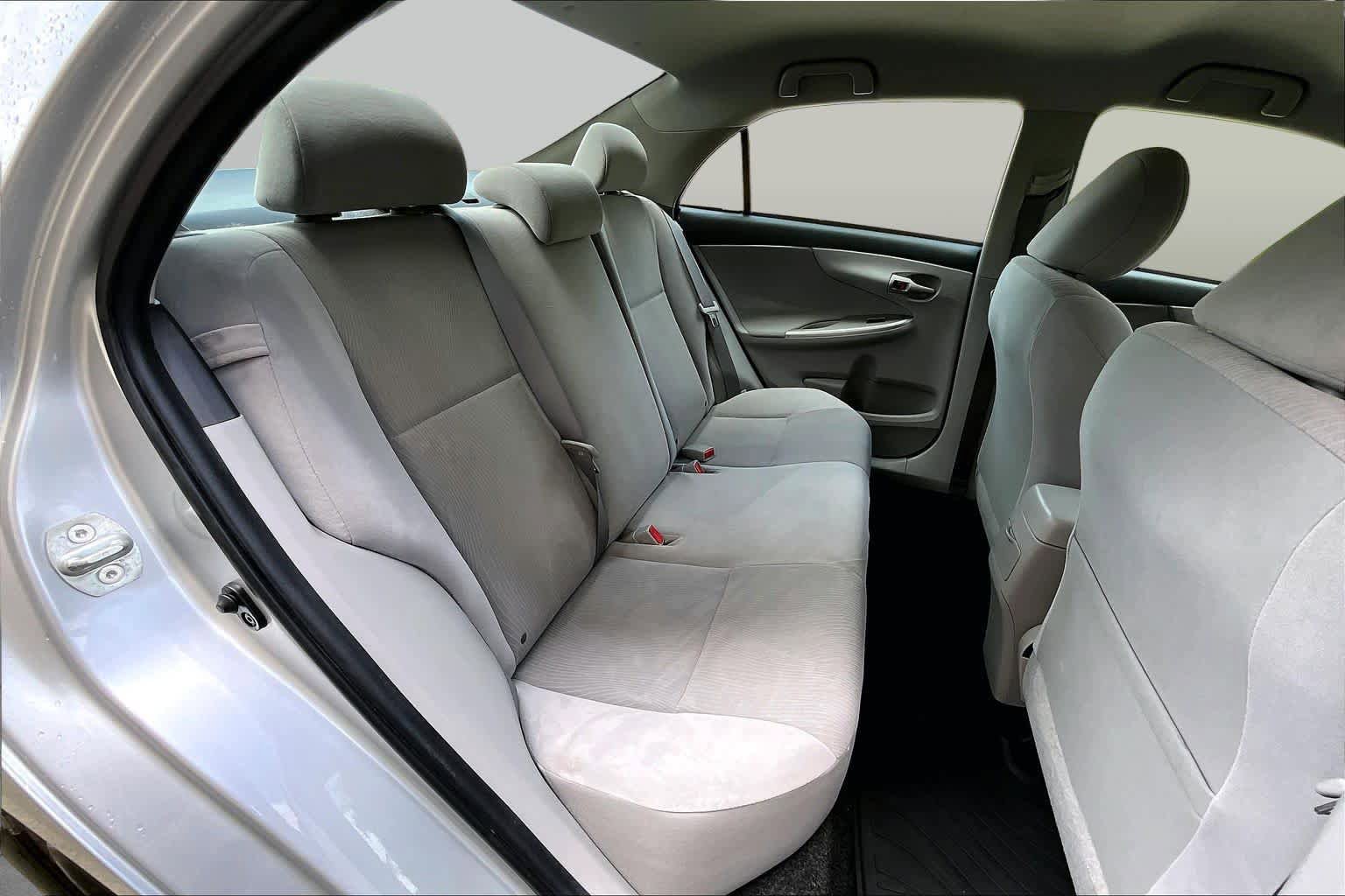 Used 2013 Toyota Corolla LE FWD image 19