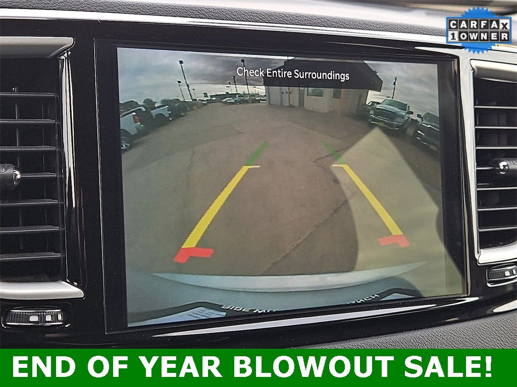 Used 2024 Chrysler Pacifica Touring-L image 16