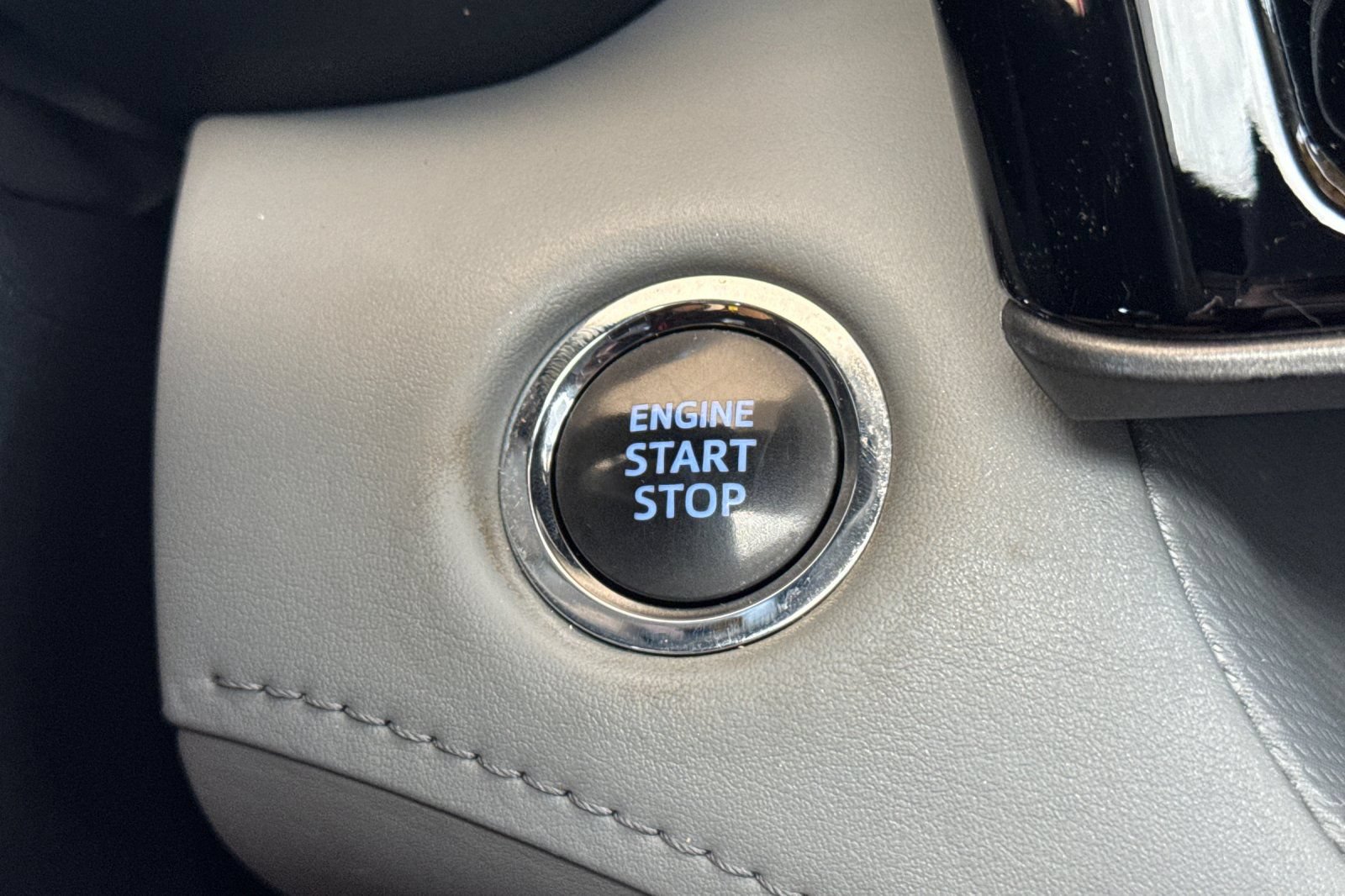 Used 2022 Toyota Highlander XLE AWD/4WD image 28