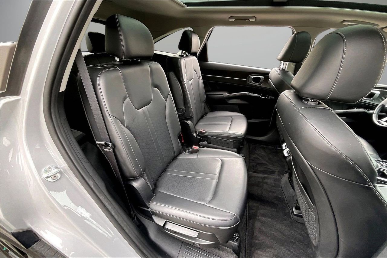 Used 2023 Kia Sorento SX image 26