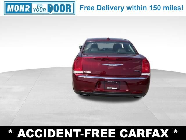 Used 2017 Chrysler 300 C RWD image 4