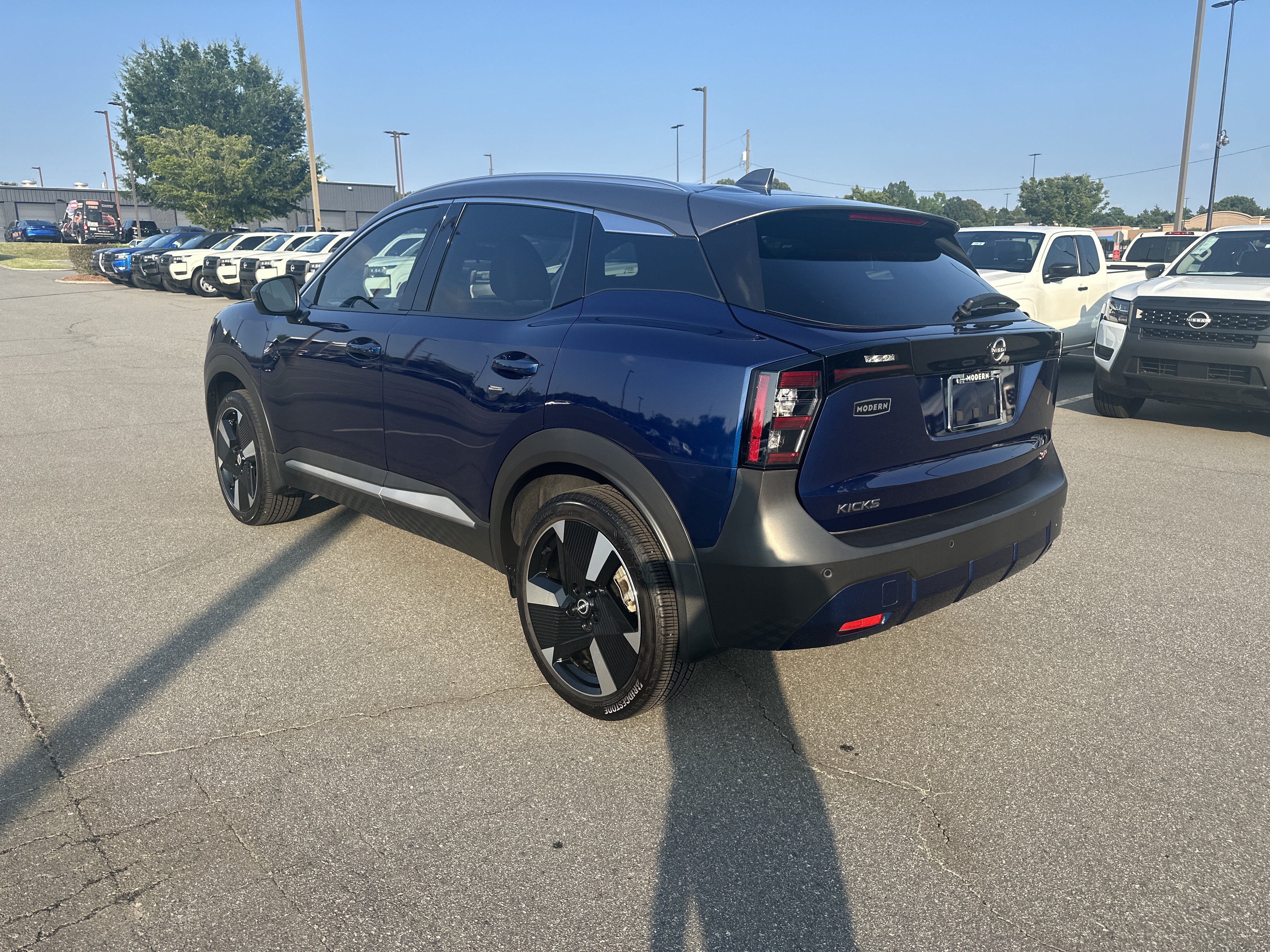 Certified 2025 Nissan Kicks SR FWD image 8