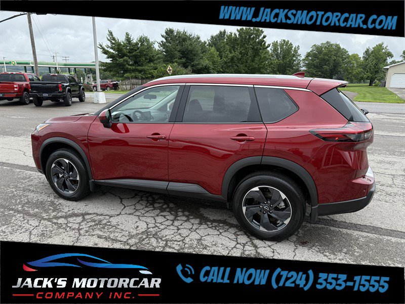 Used 2025 Nissan Rogue SV w/ SV Premium Package image 14