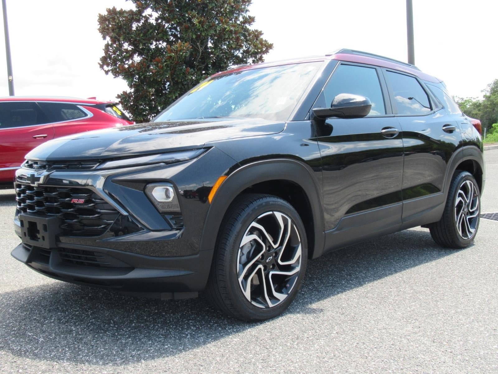 Used 2024 Chevrolet TrailBlazer RS w/ Convenience Package AWD/4WD image 3