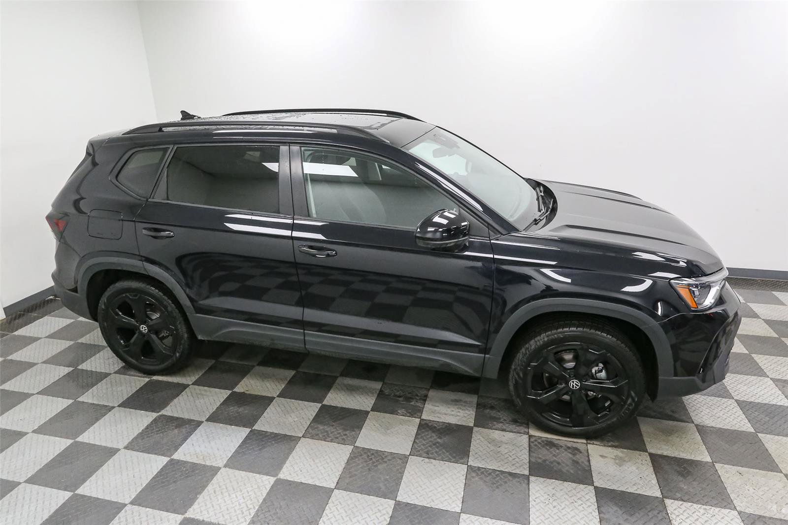 New 2025 Volkswagen Taos SE image 6