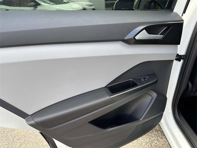 Certified 2023 Volkswagen Taos SE w/ Black Wheel Package image 10