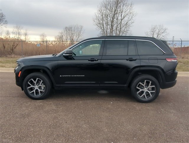 Used 2024 Jeep Grand Cherokee Limited image 6