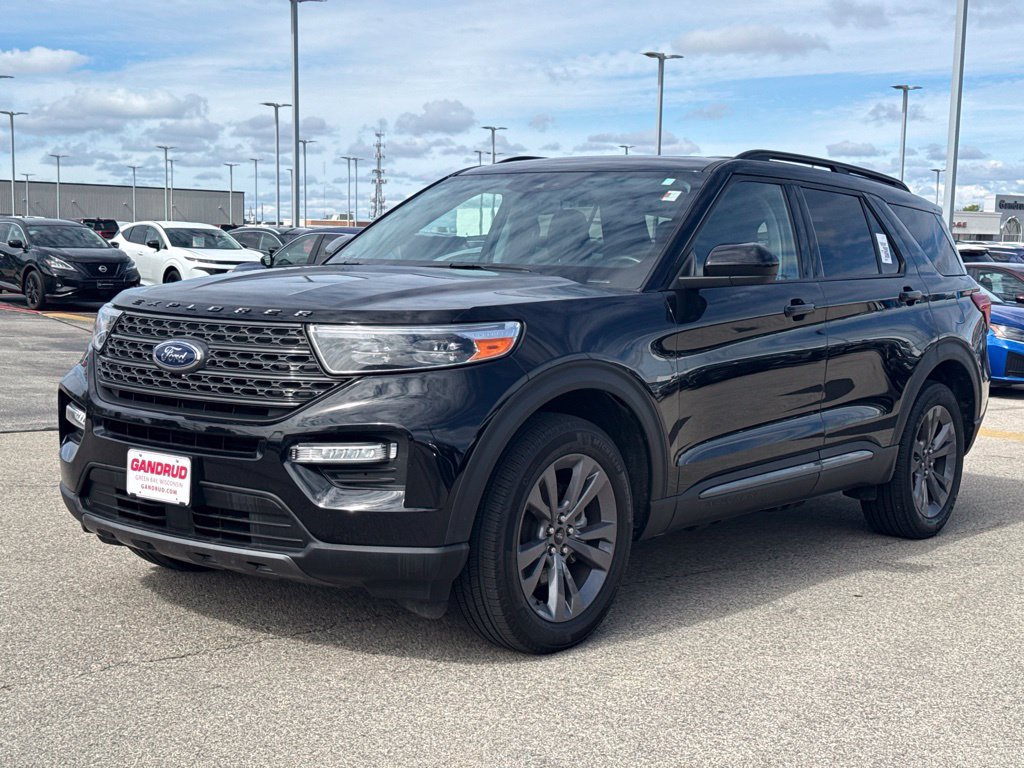 Used 2023 Ford Explorer XLT w/ Equipment Group 202A AWD/4WD image 2