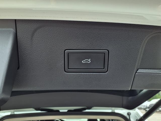 Used 2025 Volkswagen Atlas Peak Edition SE AWD/4WD image 84