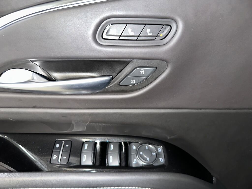 Certified 2023 Cadillac Escalade Sport Platinum w/ LPO, ONYX Package image 11