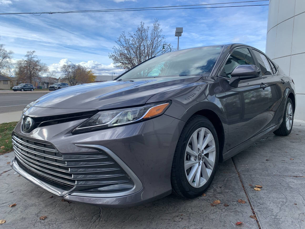 Used 2022 Toyota Camry LE image 3