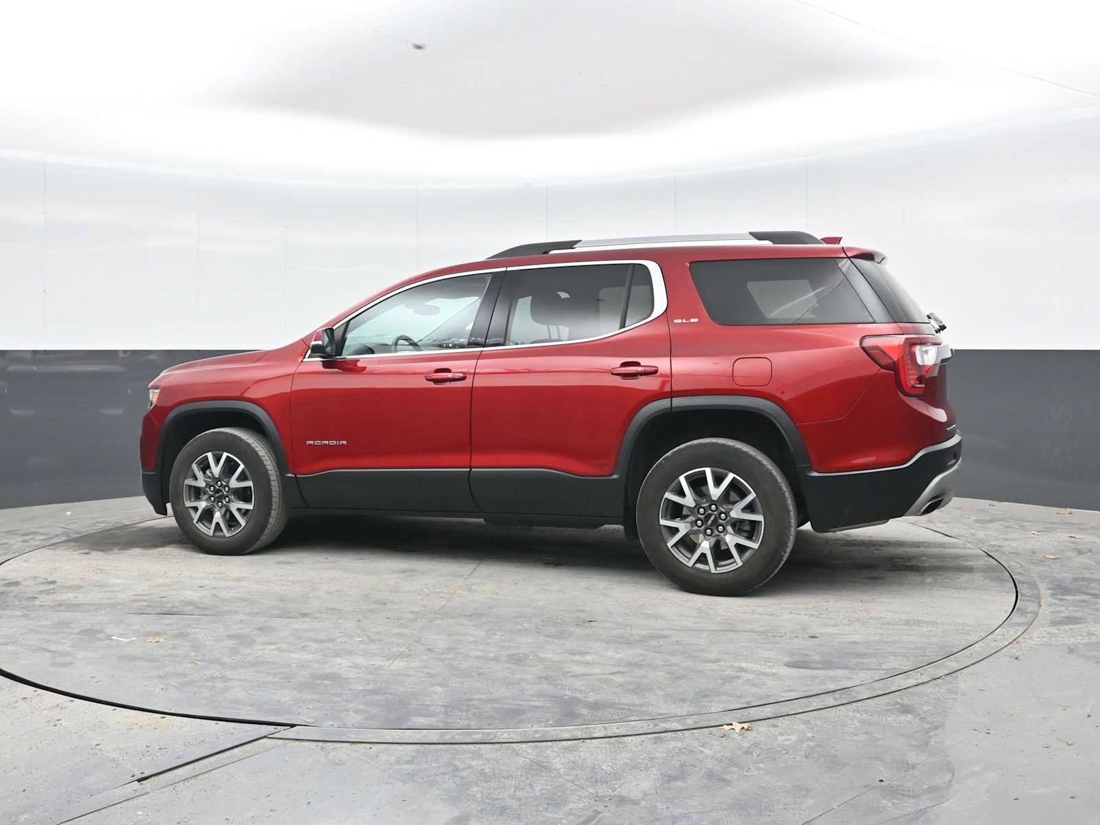 Used 2023 GMC Acadia SLE w/ Driver Convenience Package AWD/4WD image 3
