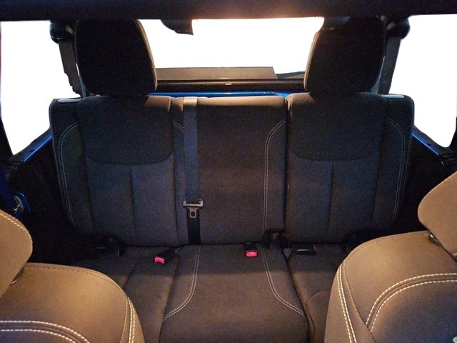 Used 2015 Jeep Wrangler Unlimited Sahara w/ Connectivity Group image 21