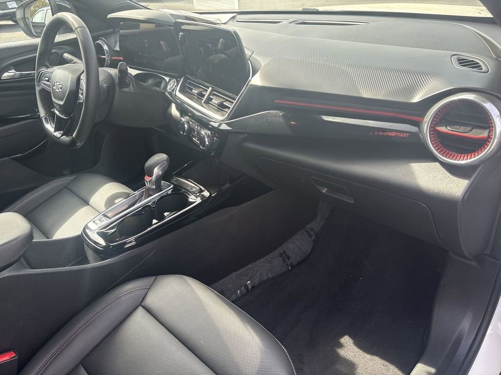 Certified 2024 Chevrolet Trax RS image 25