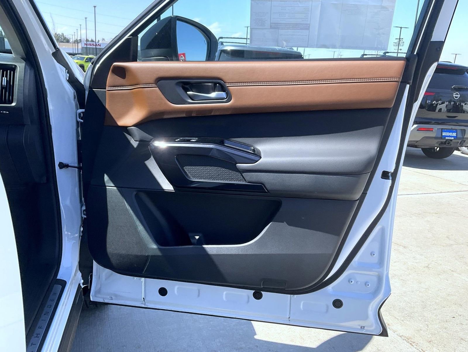 New 2026 Nissan Pathfinder Platinum AWD/4WD image 17