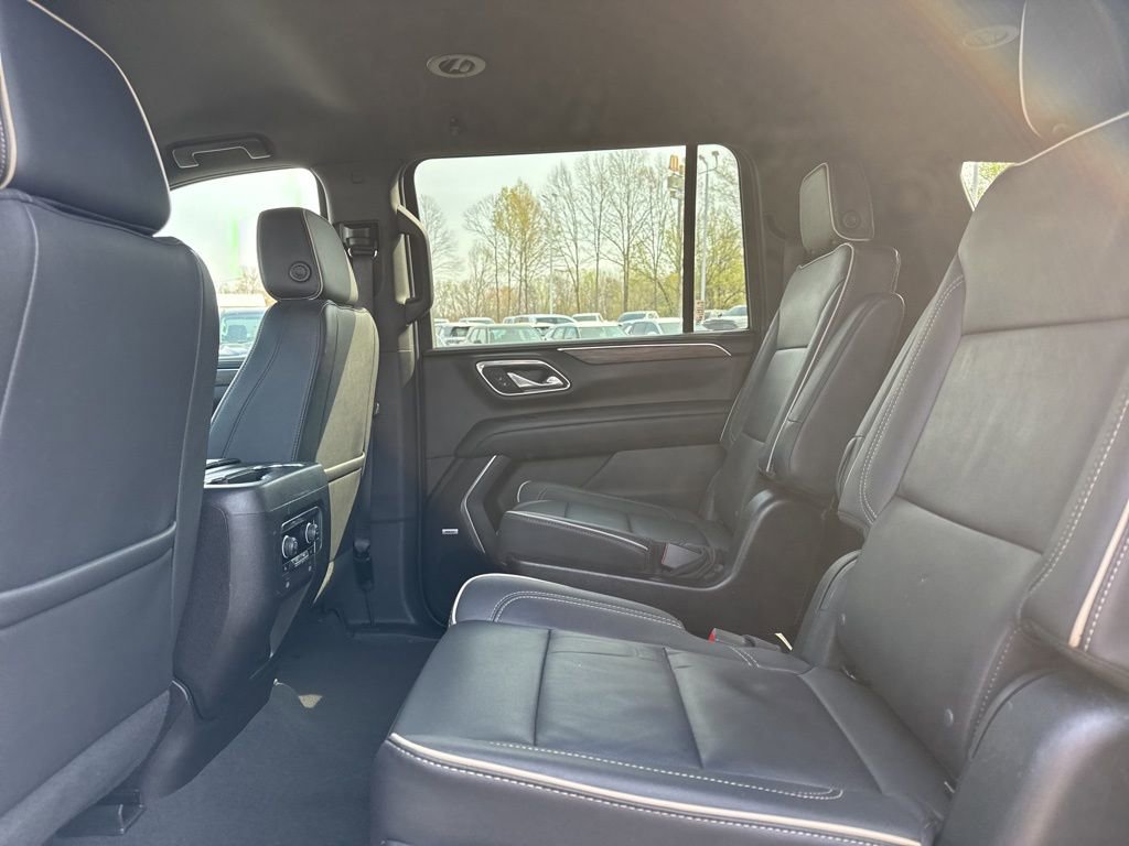 Used 2023 Chevrolet Suburban Premier image 12