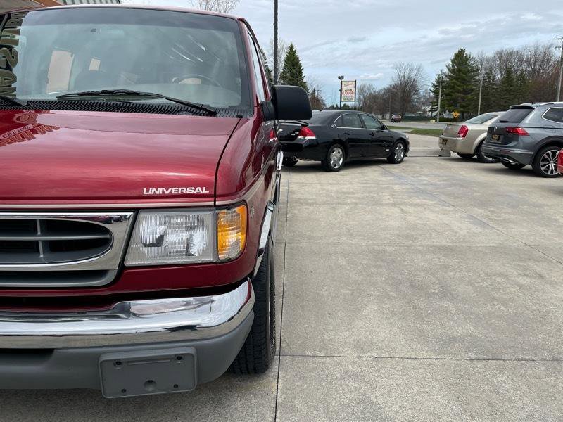 Used 1999 Ford E-150 and Econoline 150 RWD image 4