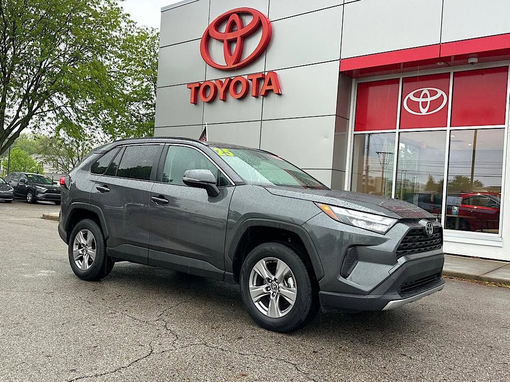 Certified 2025 Toyota RAV4 XLE AWD/4WD image 7